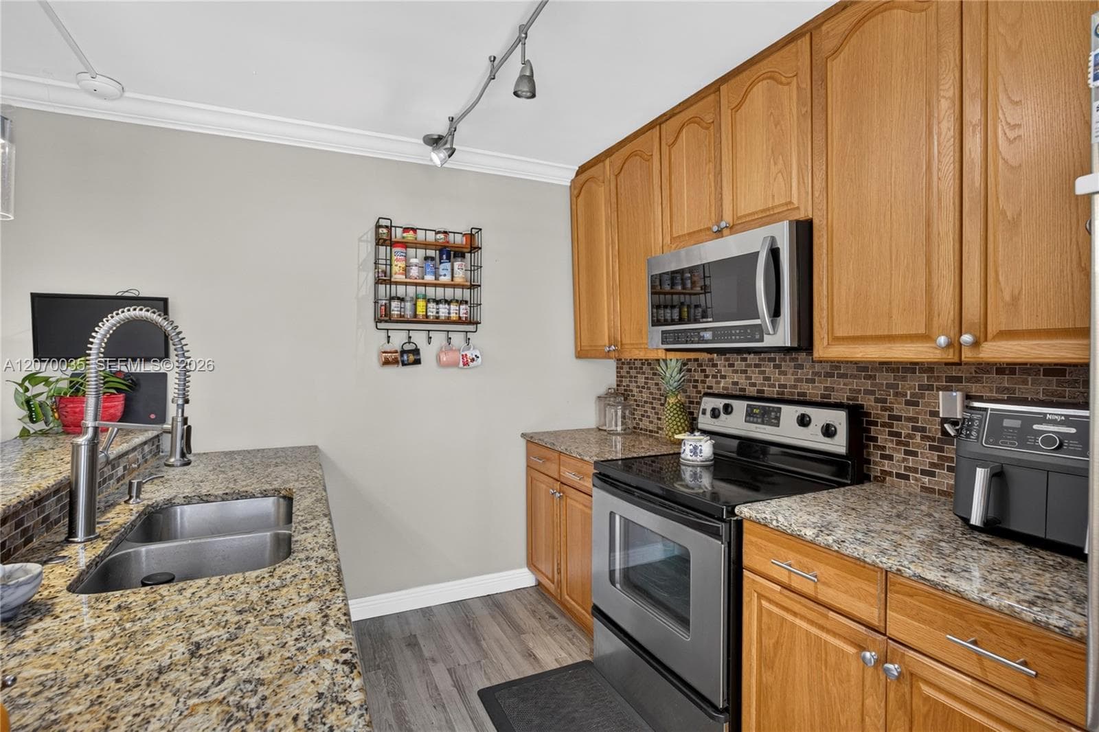 953 Springdale Cir, Palm Springs FL 33461 photo 2