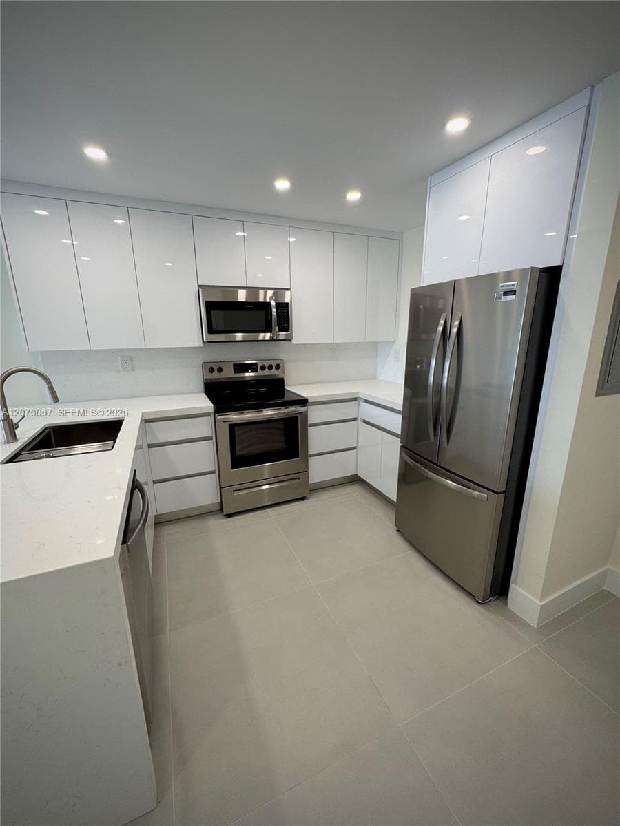 1530 SW 2nd St # 405, Miami, FL 33135 photo 2