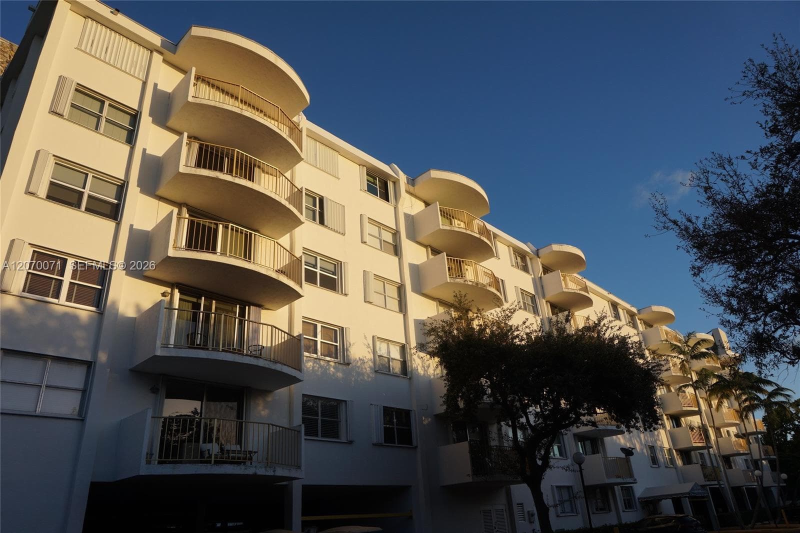 210 SEAVIEW DR # 308, Key Biscayne FL 33149