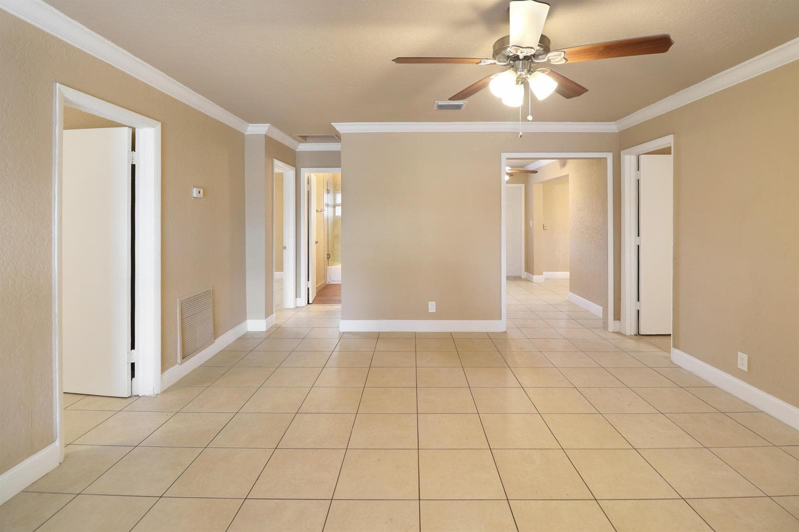 5249 NE 4TH Terrace, Oakland Park FL 33334 photo 5