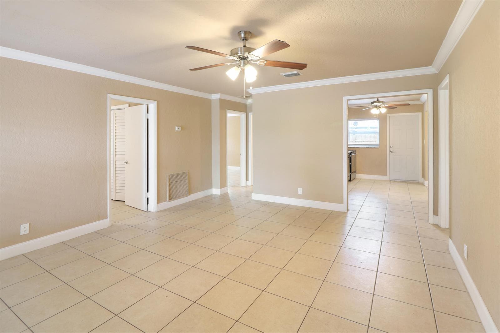 5249 NE 4TH Terrace, Oakland Park FL 33334 photo 4