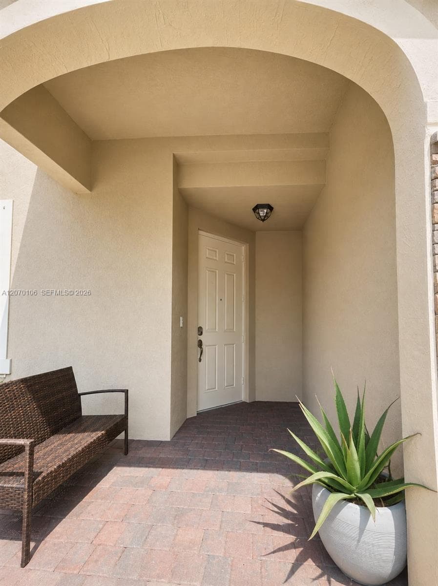 9229 W 33rd Way, Hialeah FL 33018 photo 2