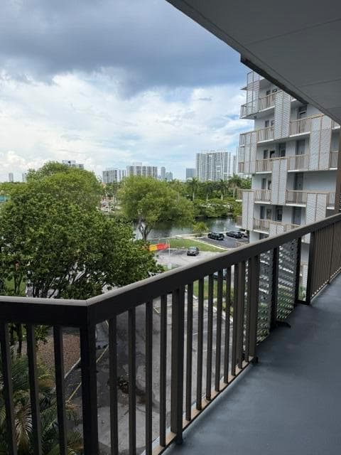 3475 N COUNTRY CLUB Drive # 508, Aventura FL 33180 photo 2