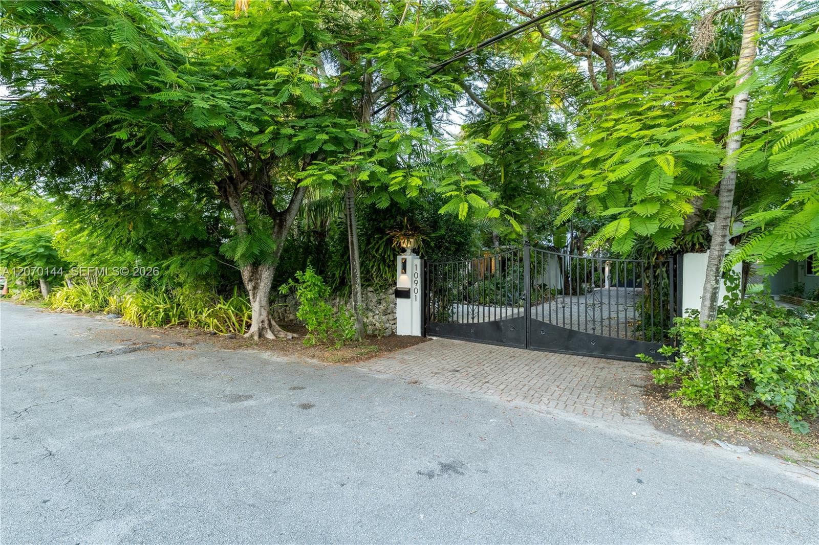 10901 NE 3rd Ave, Miami FL 33161 photo 5