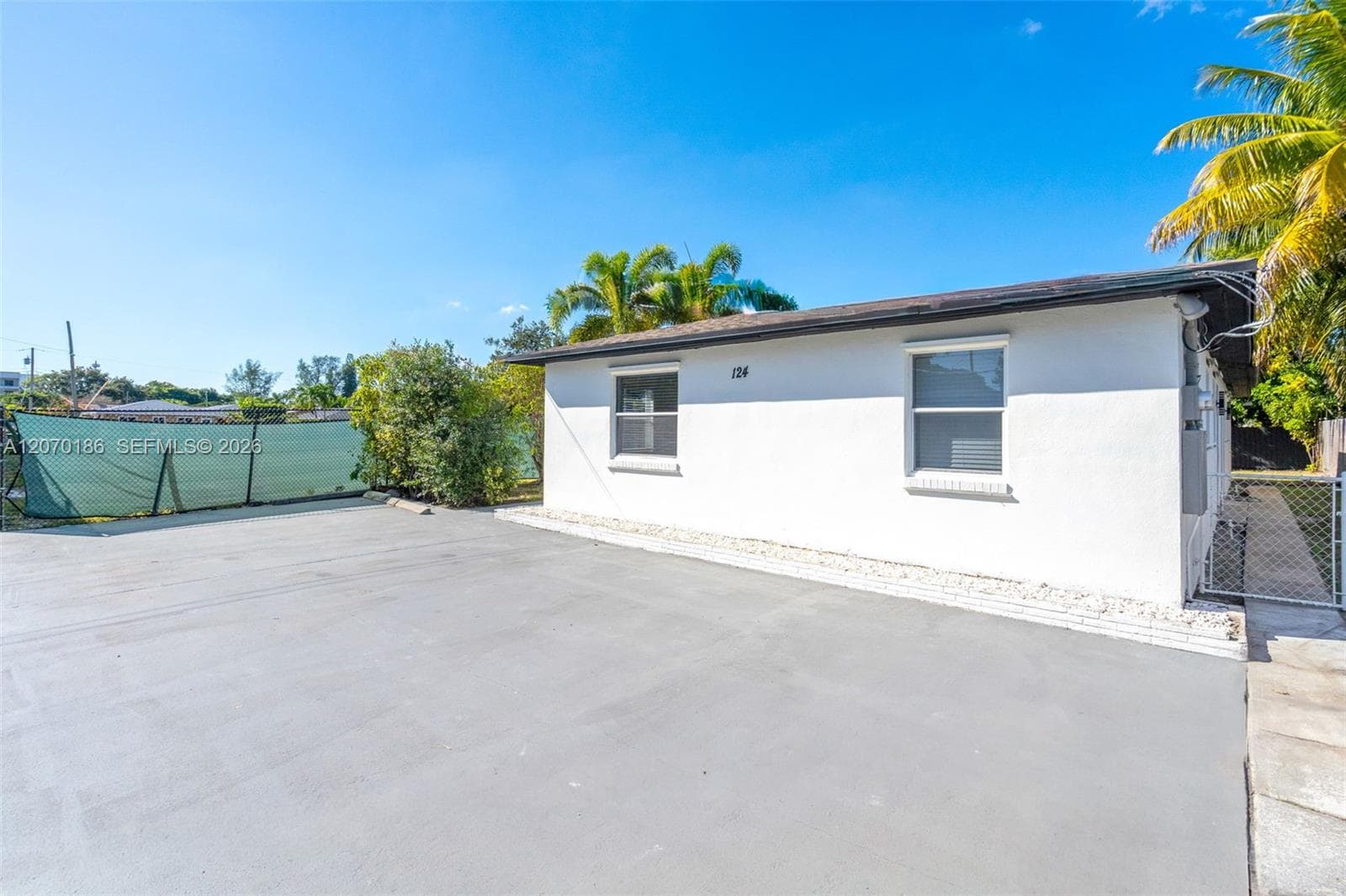 124 SE 2nd Ter # 1-2, Hallandale Beach FL 33009 photo 4