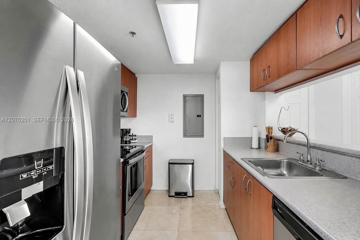 816 NW 11th St # 607, Miami, FL 33136 photo 5