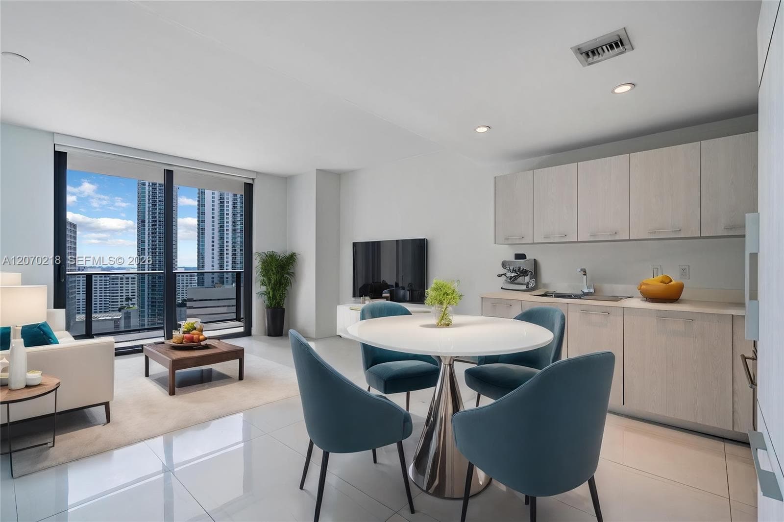 45 SW 9th St # 2002, Miami FL 33130 photo 3