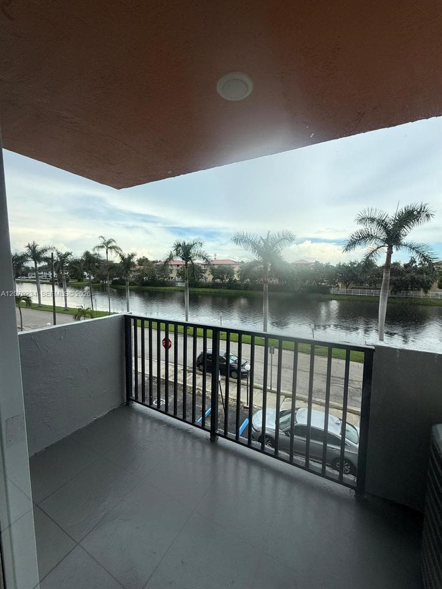 2075 NE 164th St # 302, North Miami Beach FL 33162 photo 4