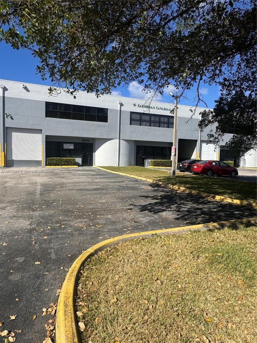 2310 NW 102nd Pl, Doral FL 33172 photo 2