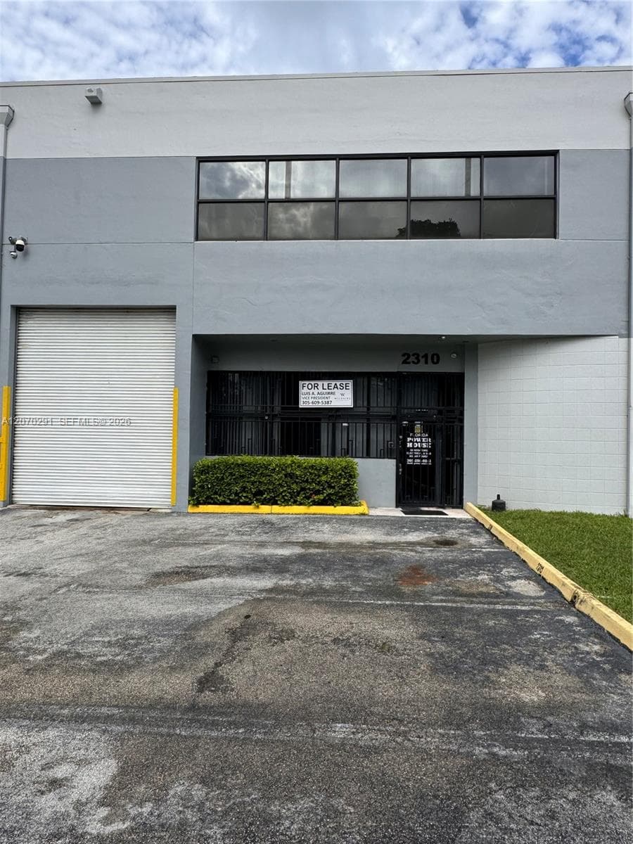 2310 NW 102nd Pl, Doral FL 33172