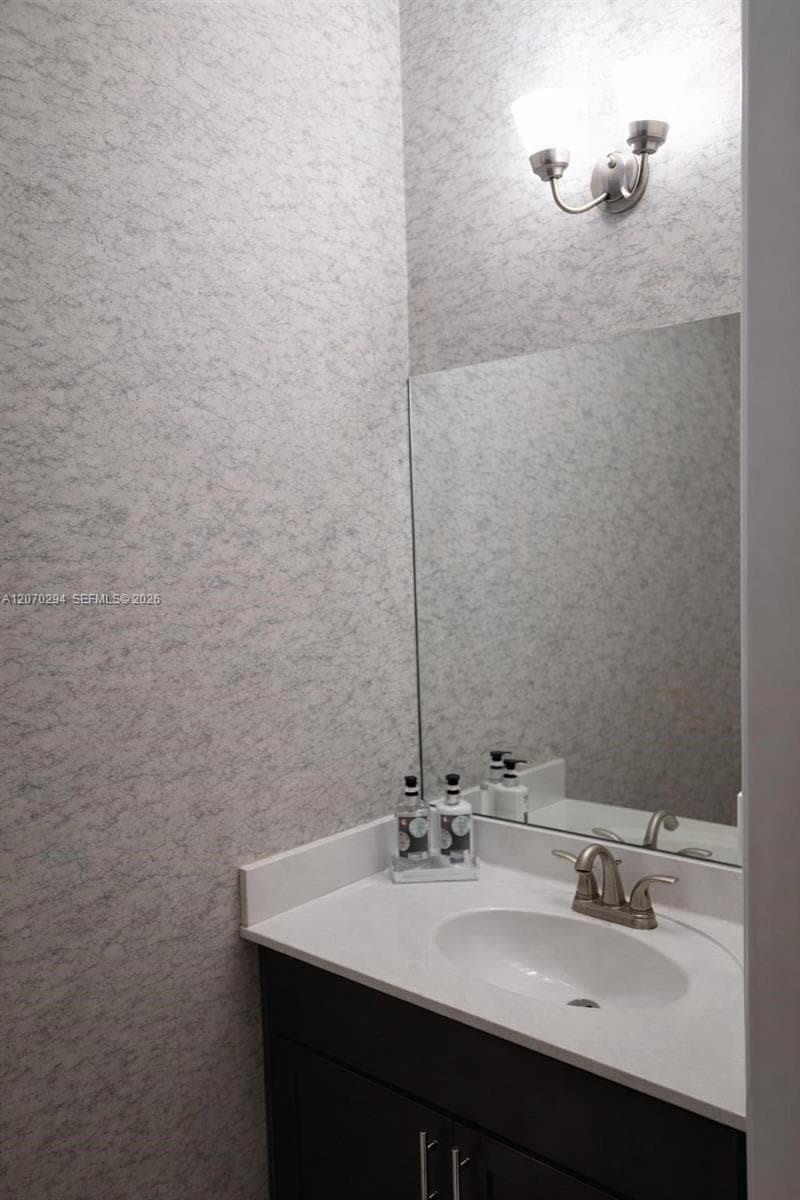 426 NE 194th Ter, Miami FL 33179 photo 5