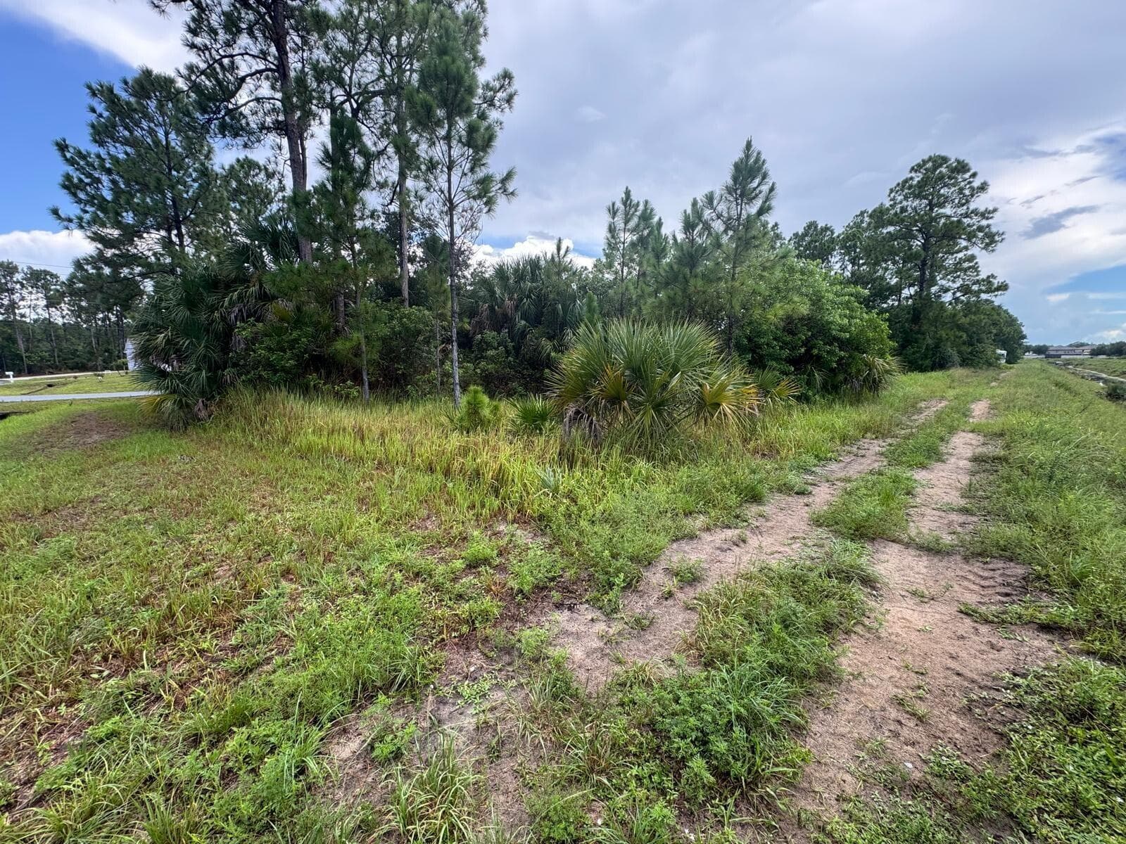 527 PAIGO Street SE, Palm Bay FL 32909 photo 2