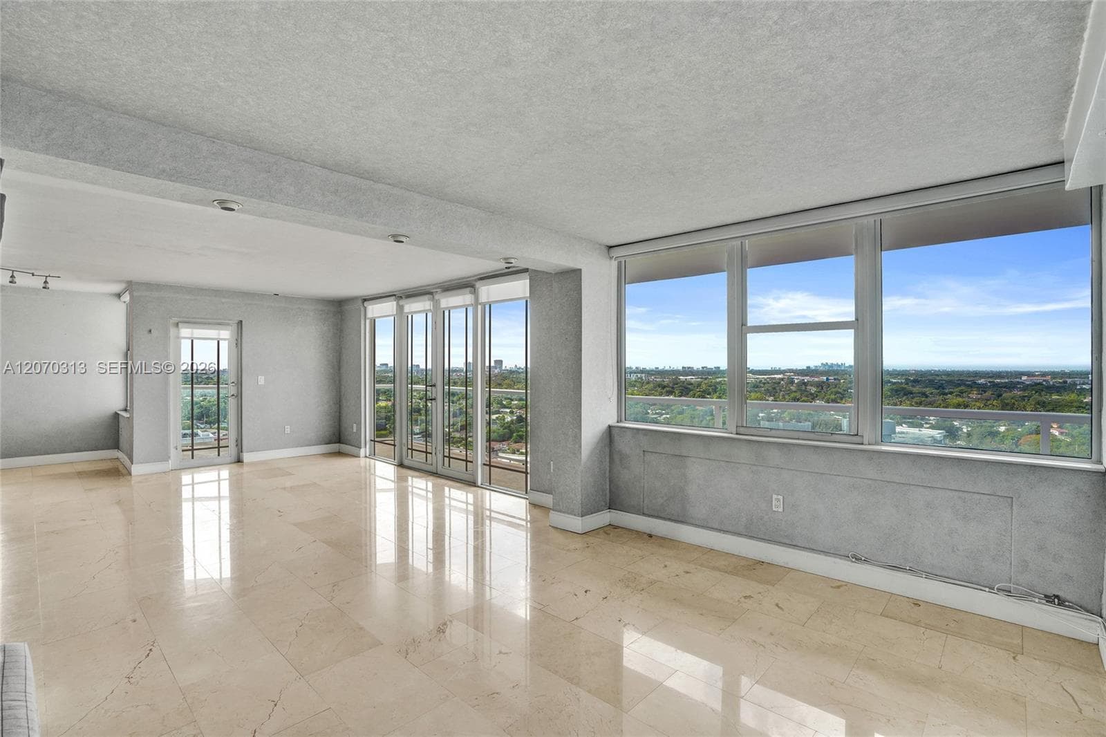 1351 NE Miami Gardens Dr, Miami FL 33179 photo 2