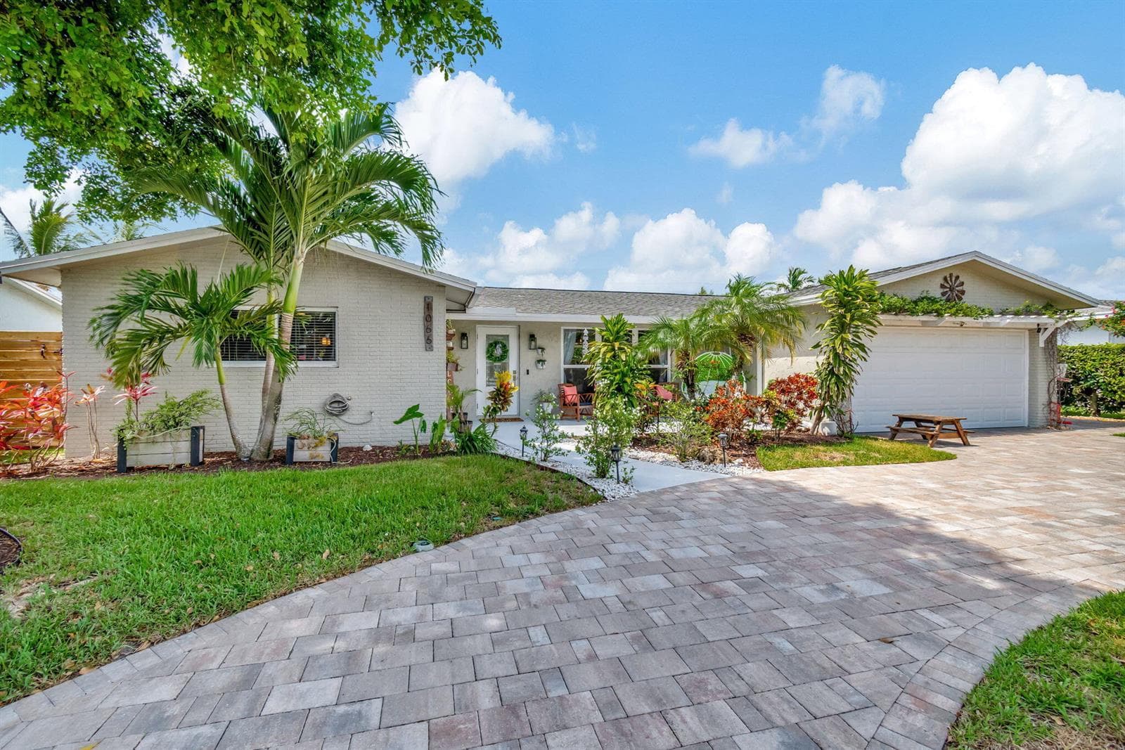 1066 SW 25TH Way, Boynton Beach FL 33426