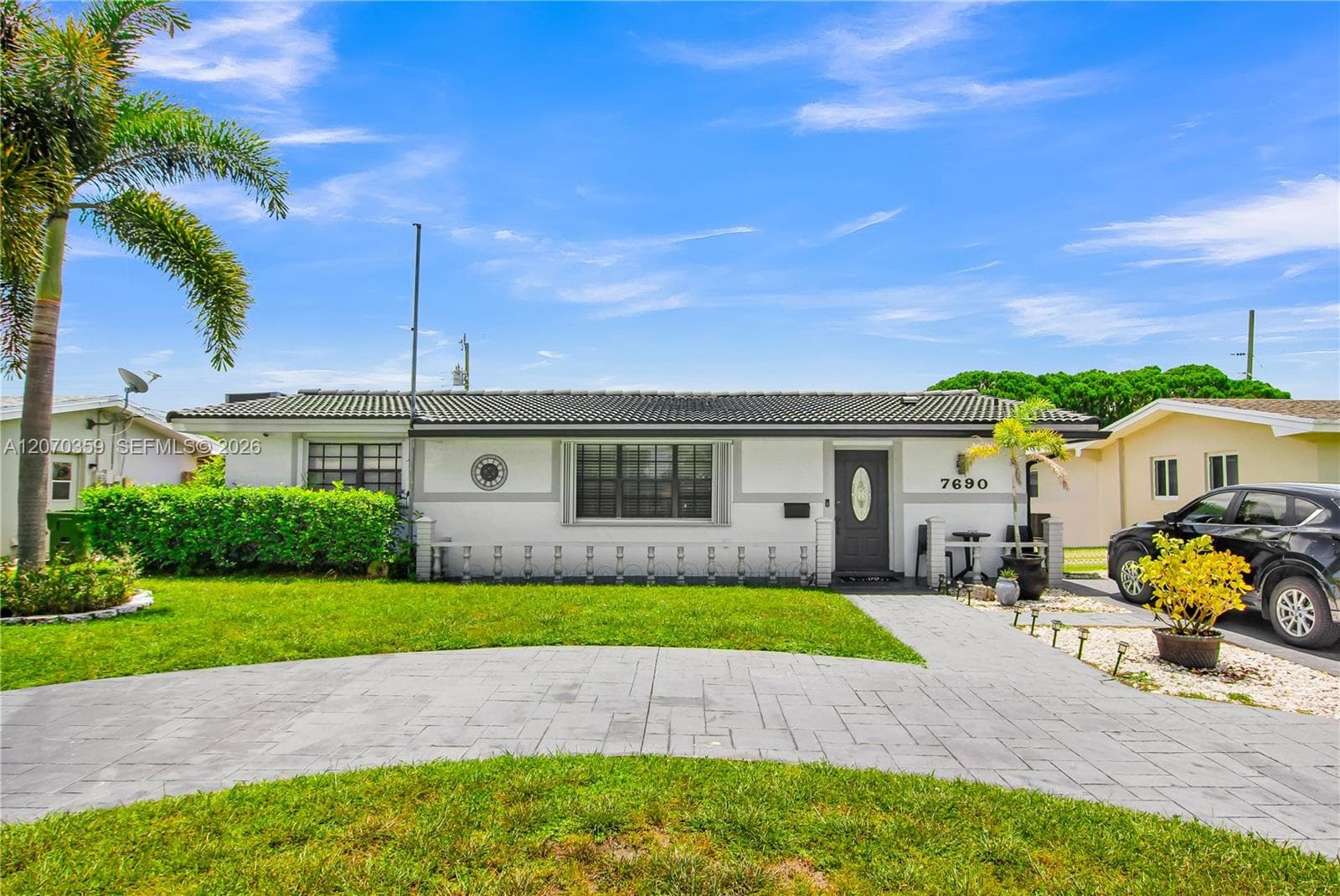 7690 NW 16th Ct, Pembroke Pines FL 33024 photo 2