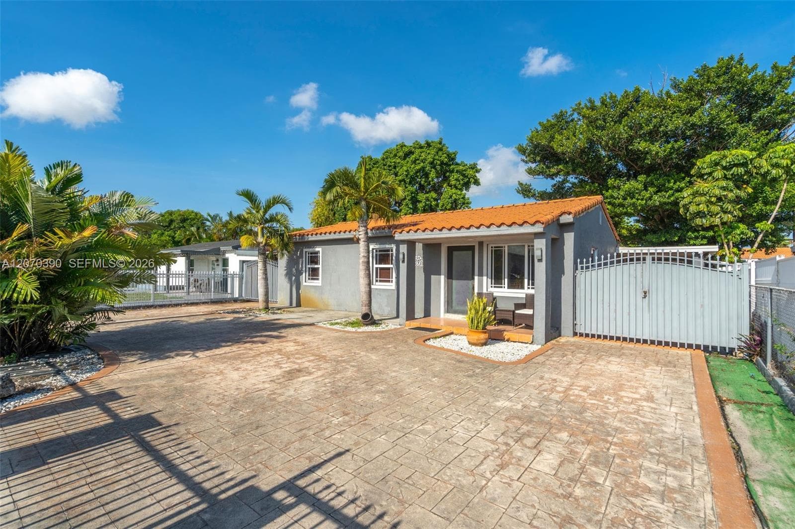 820 E 10th Ave, Hialeah FL 33010 photo 2