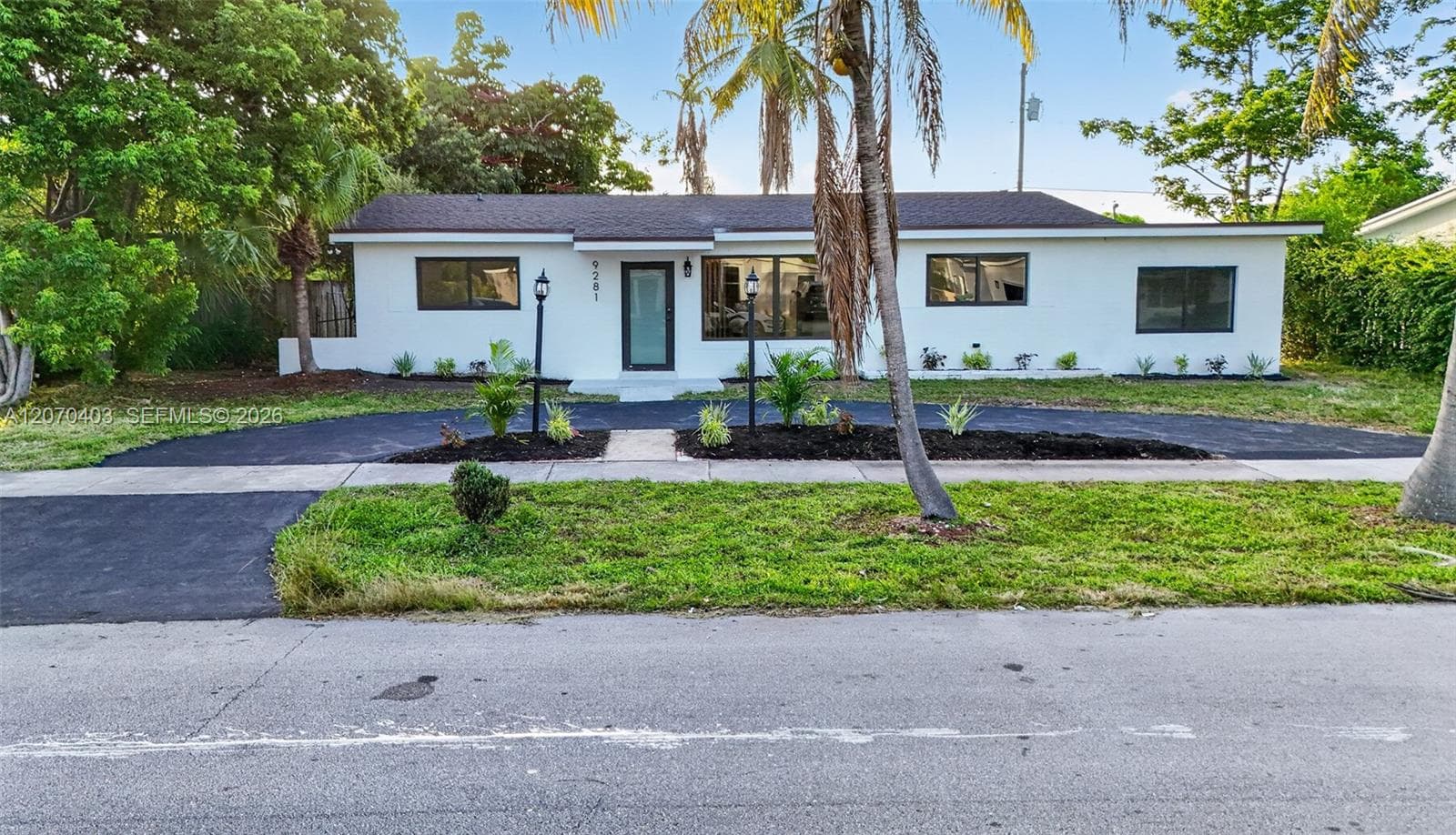 9281 Martinique Dr, Cutler Bay FL 33189 photo 2