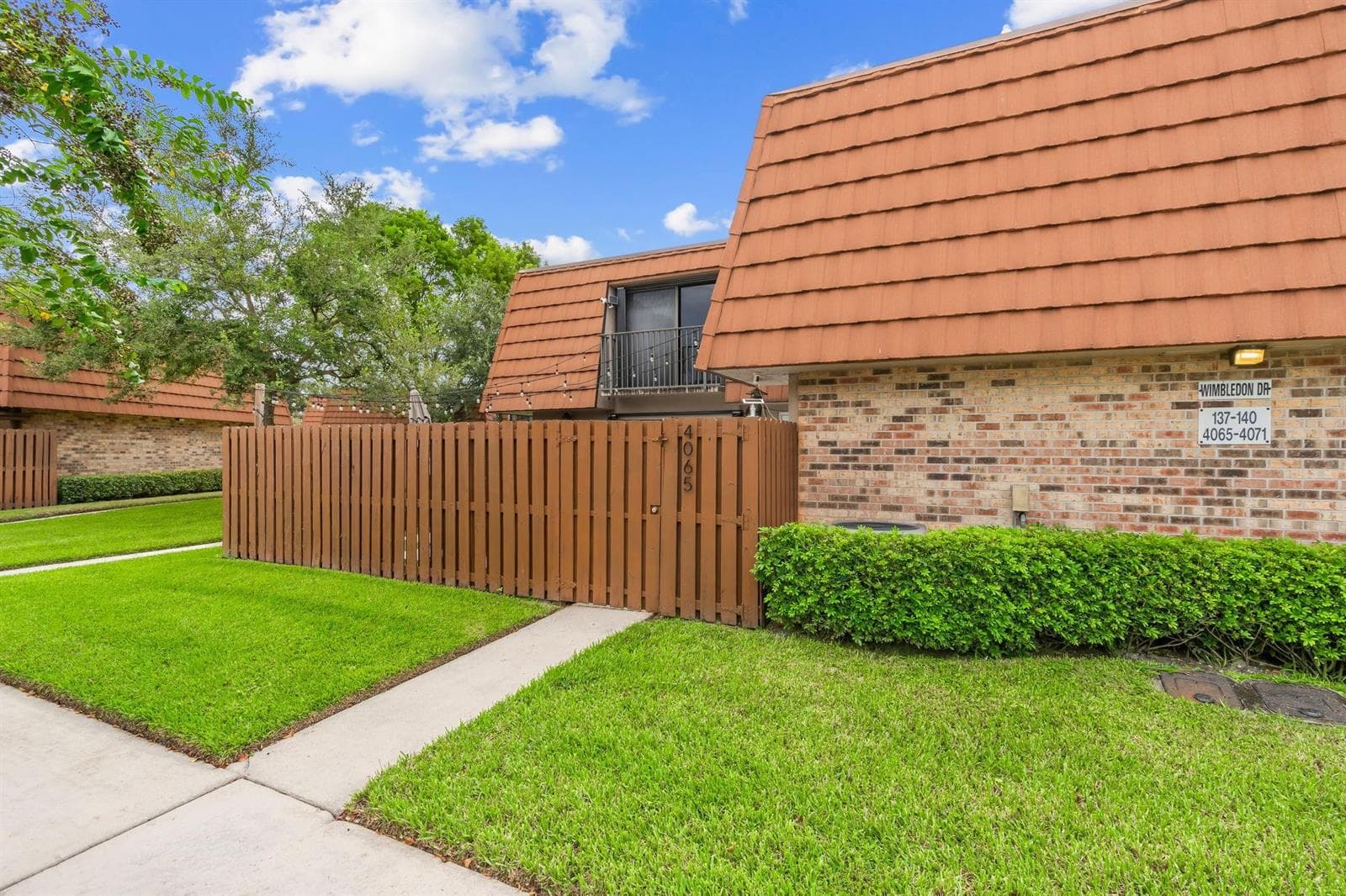4065 WIMBLEDON Drive, Cooper City FL 33026 photo 2