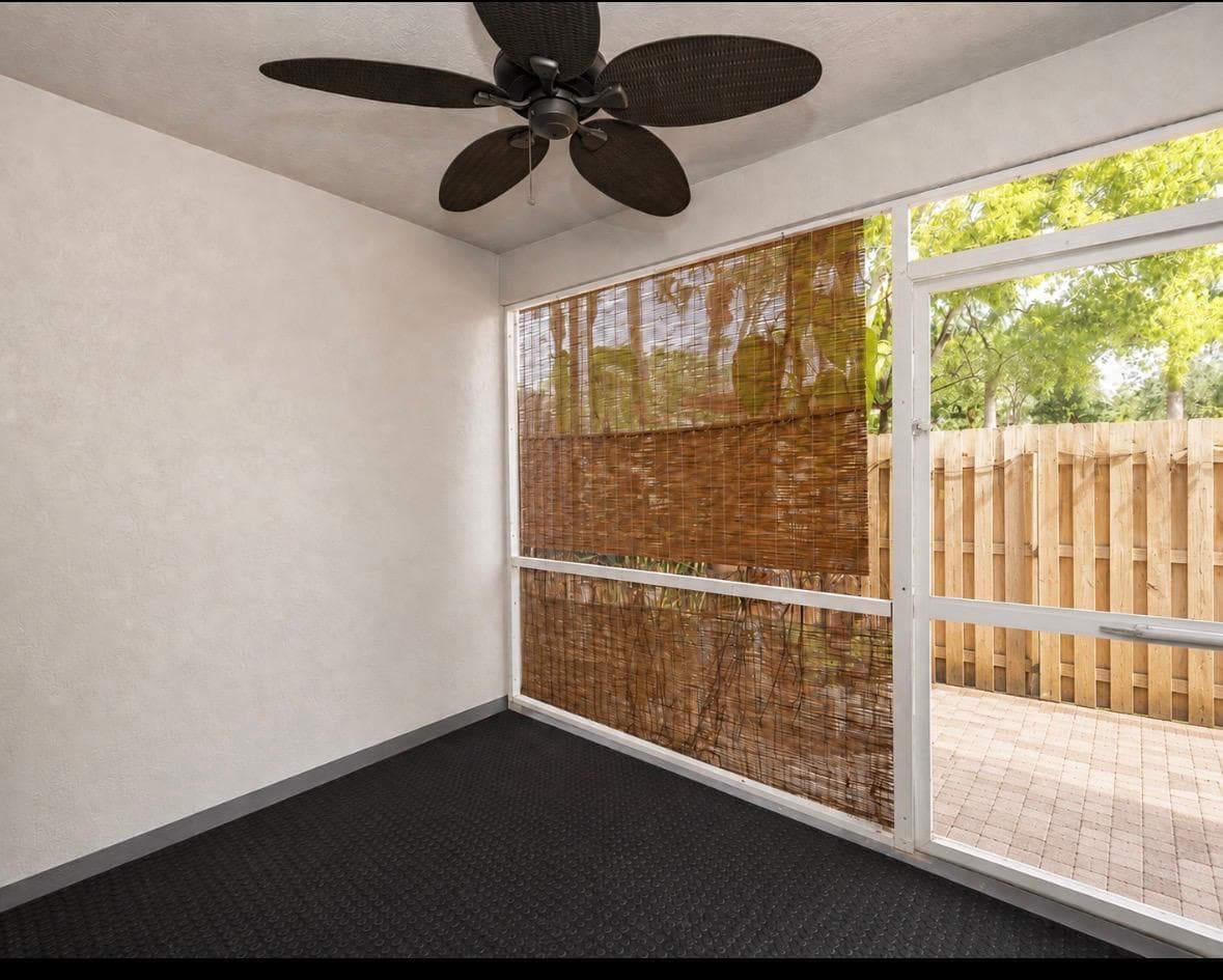 9491 STANLEY Lane, Tamarac FL 33321 photo 4