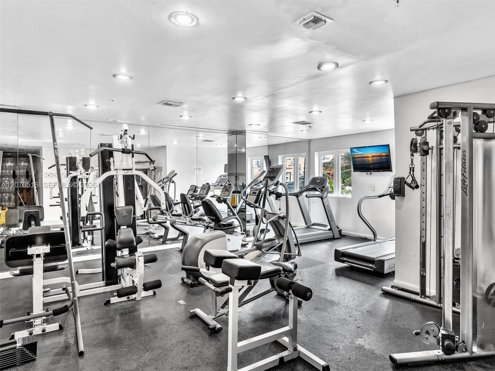 4101 Pine Tree Dr # 925, Miami Beach FL 33140 photo 4