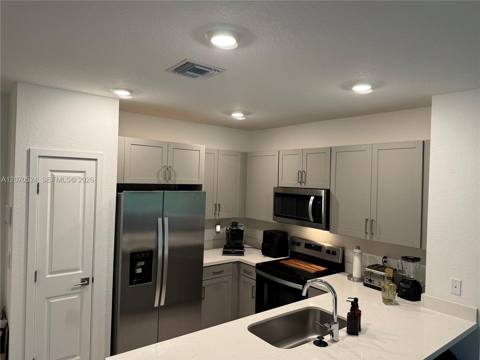 142 SE 5th Ct, Deerfield Beach FL 33441