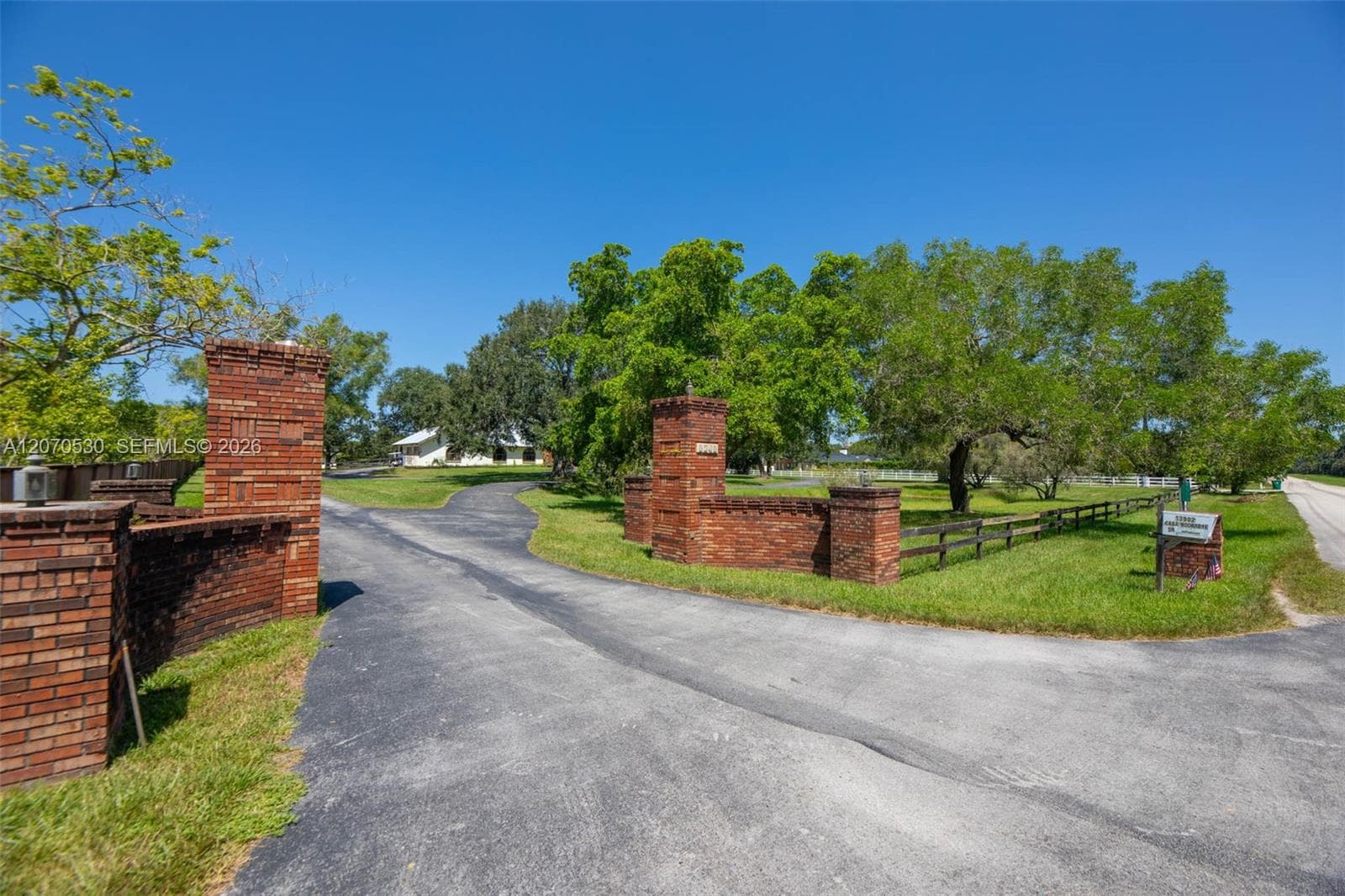 5501 SW 136th Ave, Southwest Ranches FL 33330 photo 2