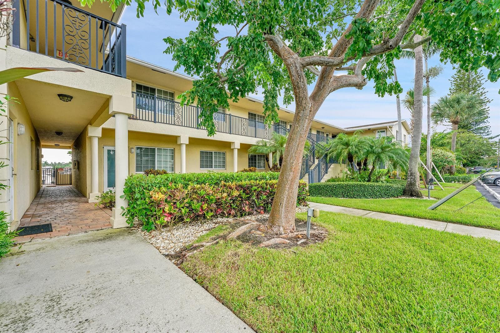 410 SW 15TH Street # 202, Pompano Beach, FL 33060 photo 2