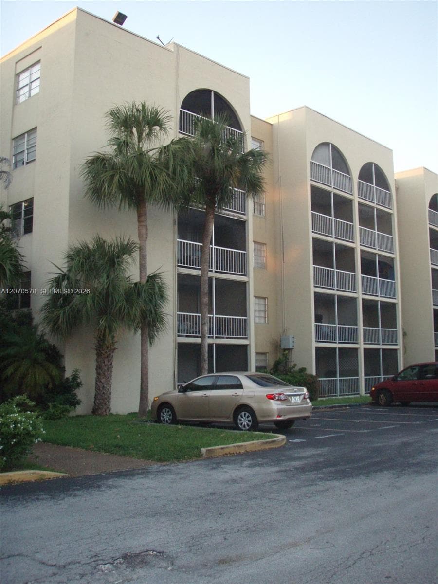 6980 NW 186th St # 3-522, Hialeah FL 33015