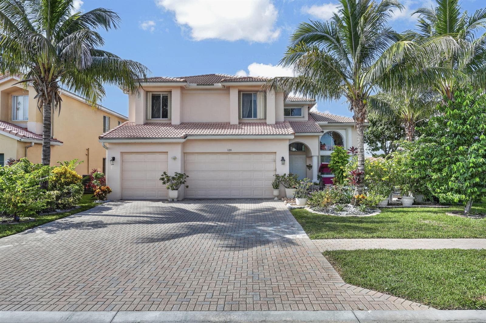 120 ISOLA Circle, Royal Palm Beach FL 33411