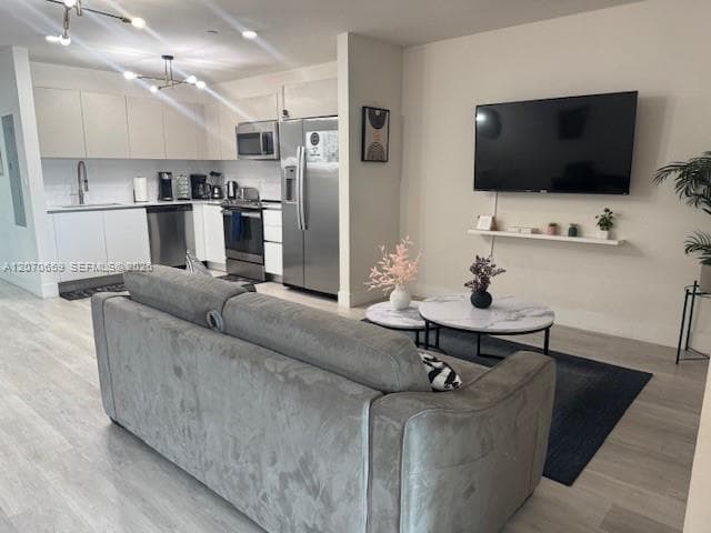 19380 NE 26 AVE # 304, Miami FL 33180