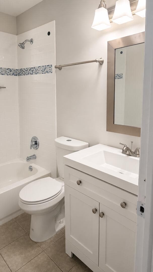665 Glouchester Street Apt 17, Boca Raton FL 33487 photo 2