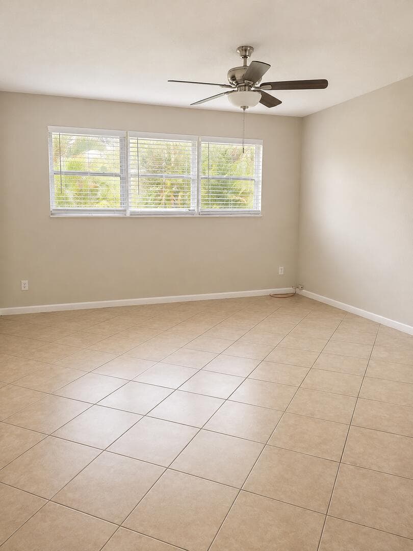 665 Glouchester Street Apt 17, Boca Raton FL 33487 photo 4
