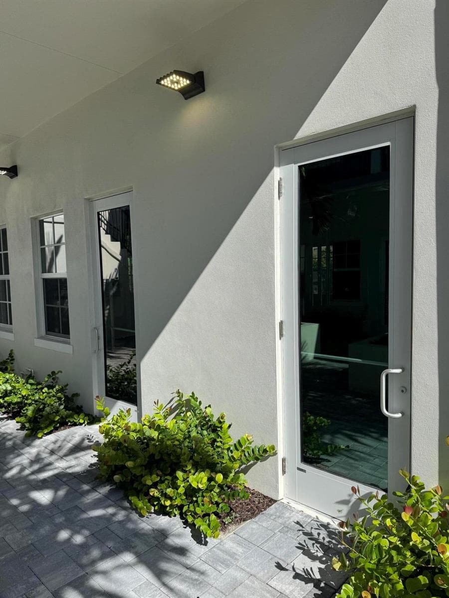 20 NW 6TH Avenue, Delray Beach FL 33444 photo 2