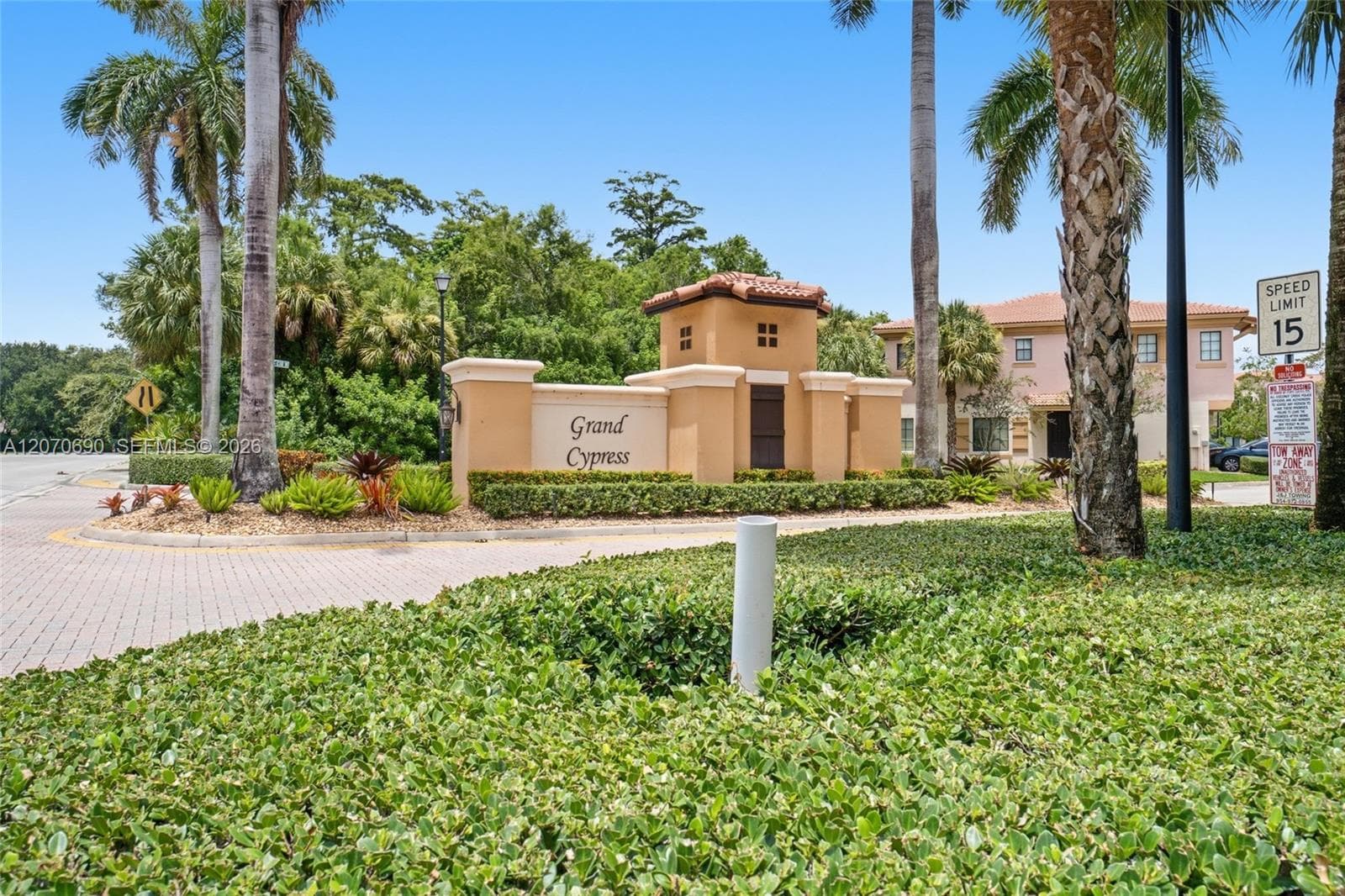 4758 Cypress St, Coconut Creek FL 33073 photo 2