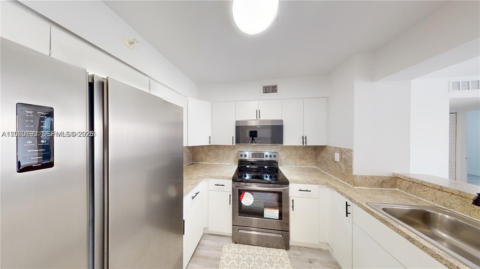 501 SW 1st St # 607, Miami FL 33130 photo 2