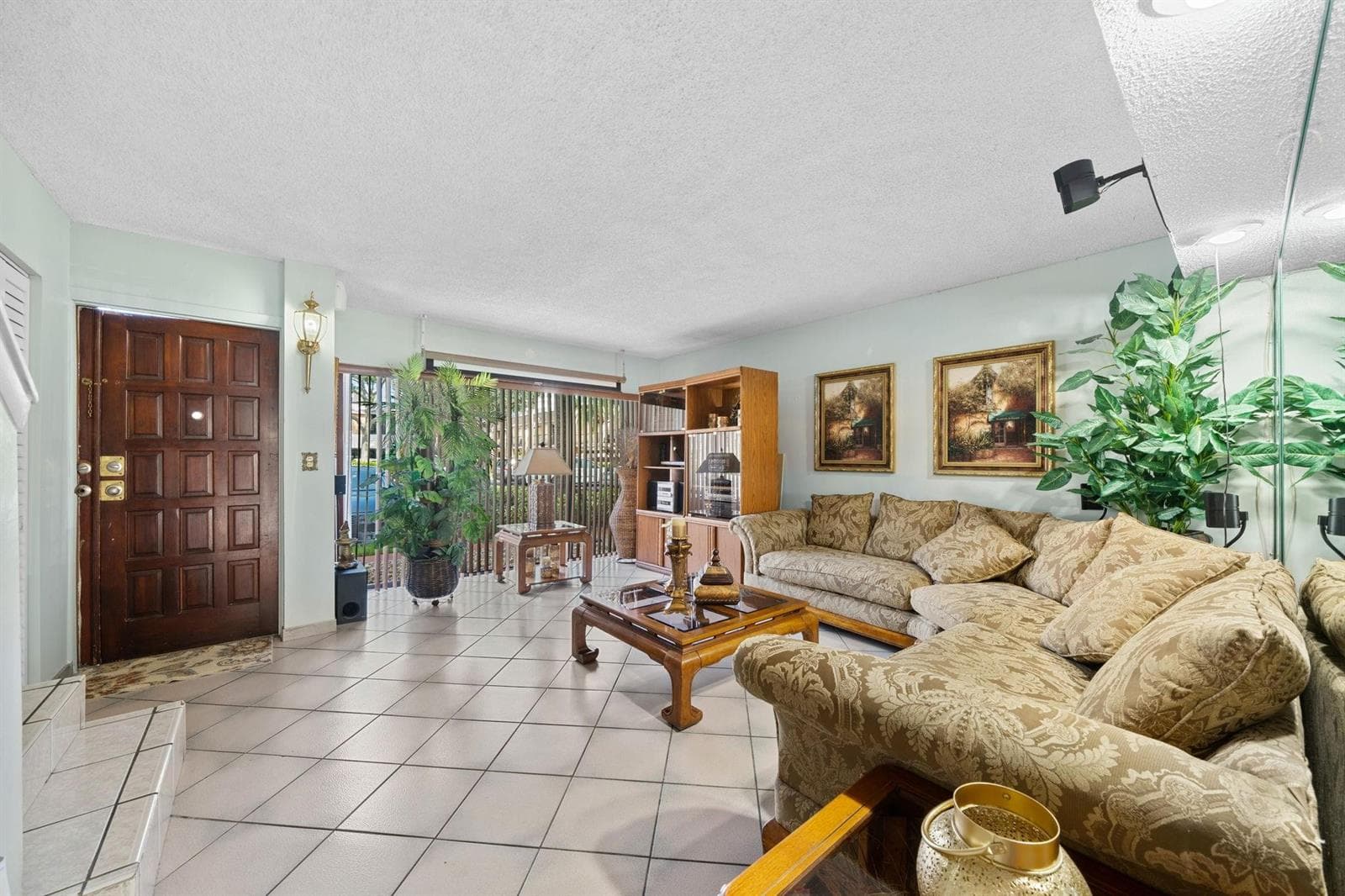 16470 NE 27TH Place # 35, North Miami Beach FL 33160 photo 3