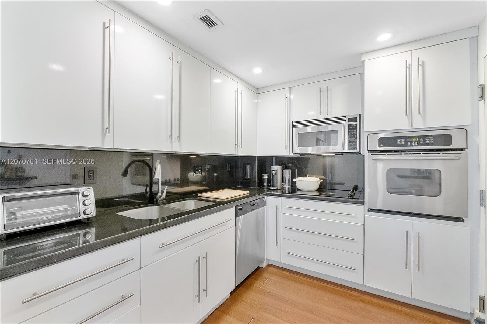 90 Edgewater Dr # 917, Coral Gables FL 33133 photo 2