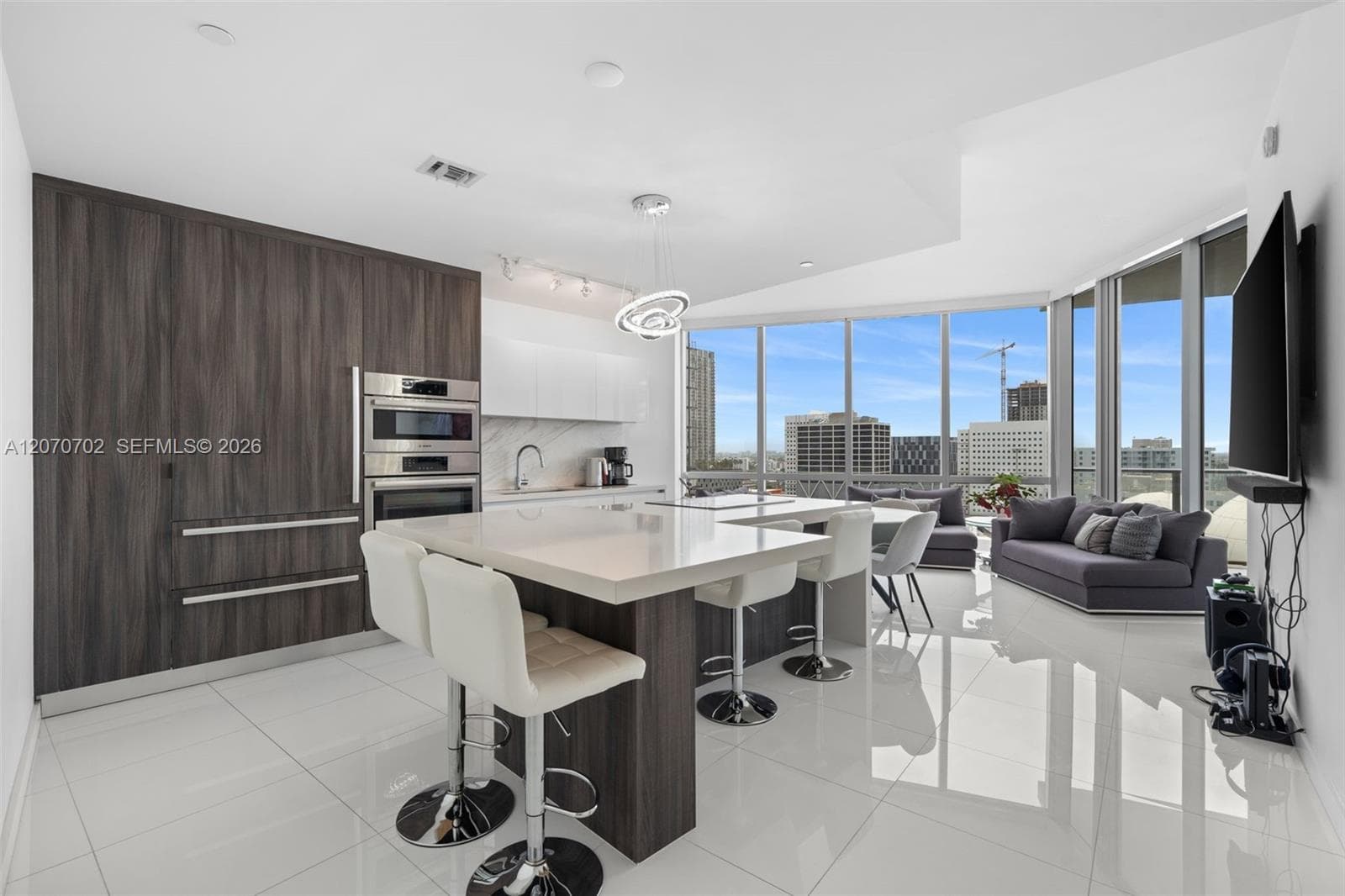851 NE 1st Ave # 1610, Miami FL 33132 photo 3