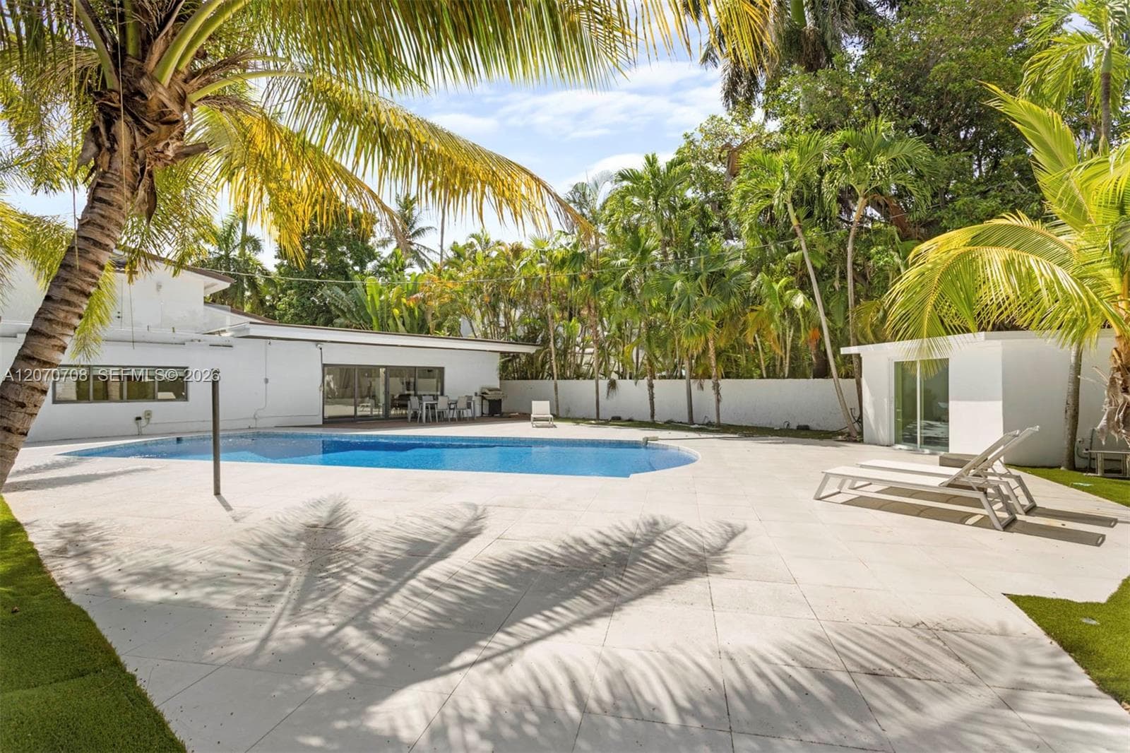 2388 Prairie Ave, Miami Beach FL 33140 photo 2