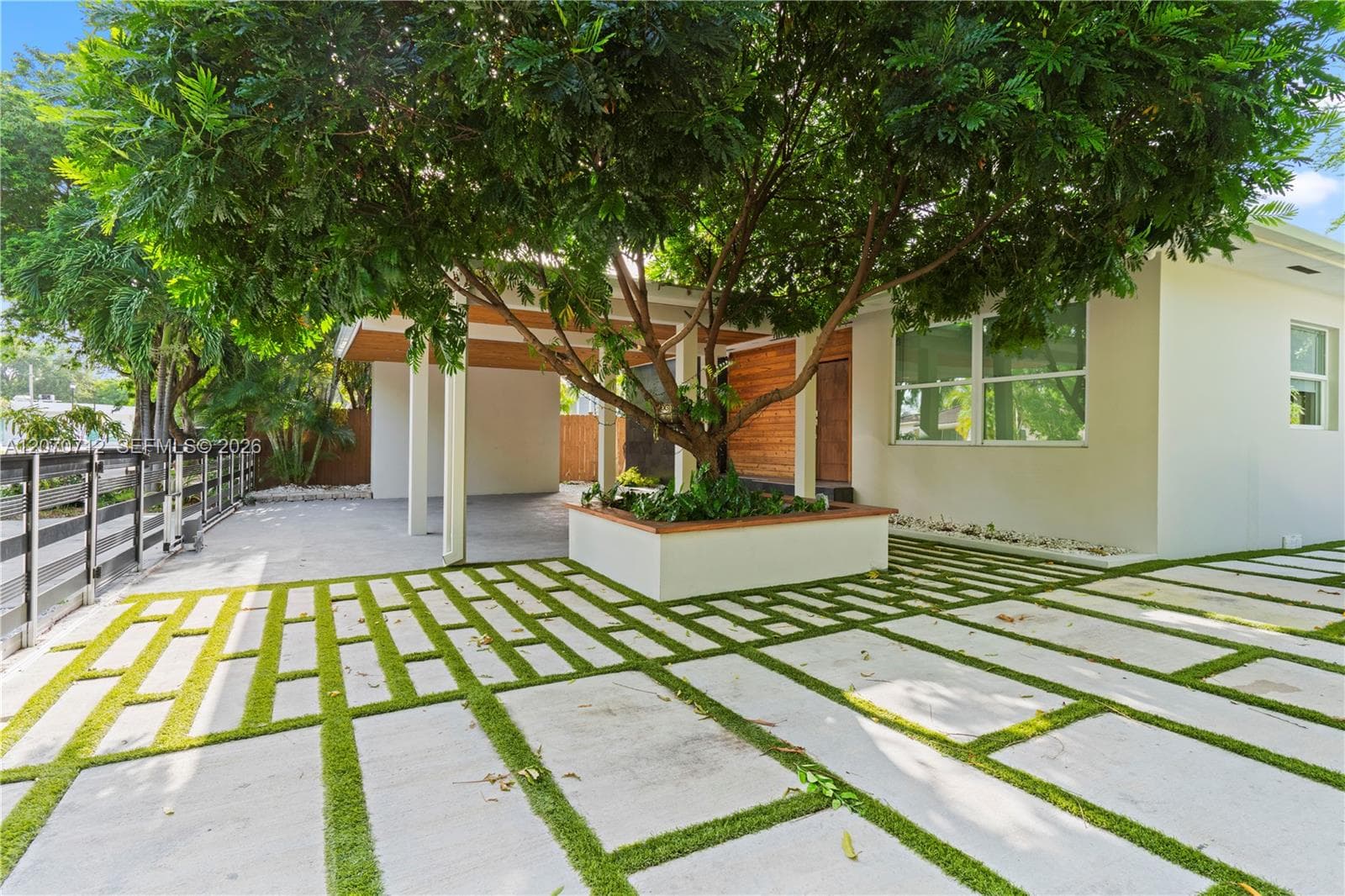 221 NE 44th St, Miami FL 33137 photo 2