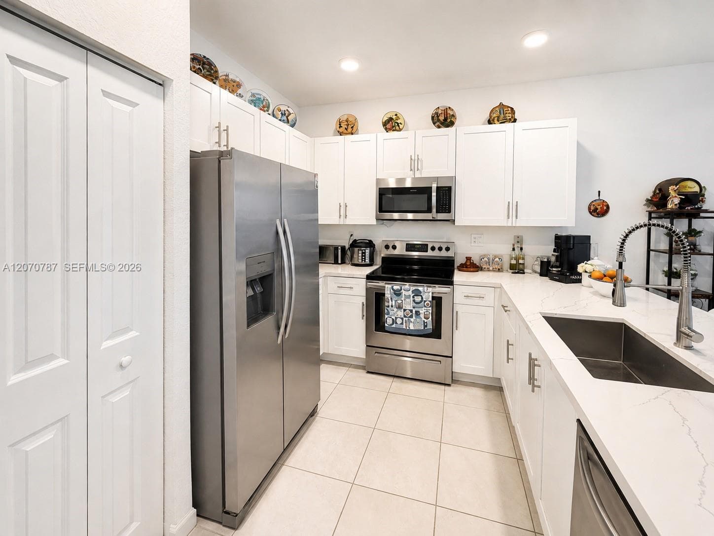 18324 SW 148th RD, Miami FL 33187 photo 4