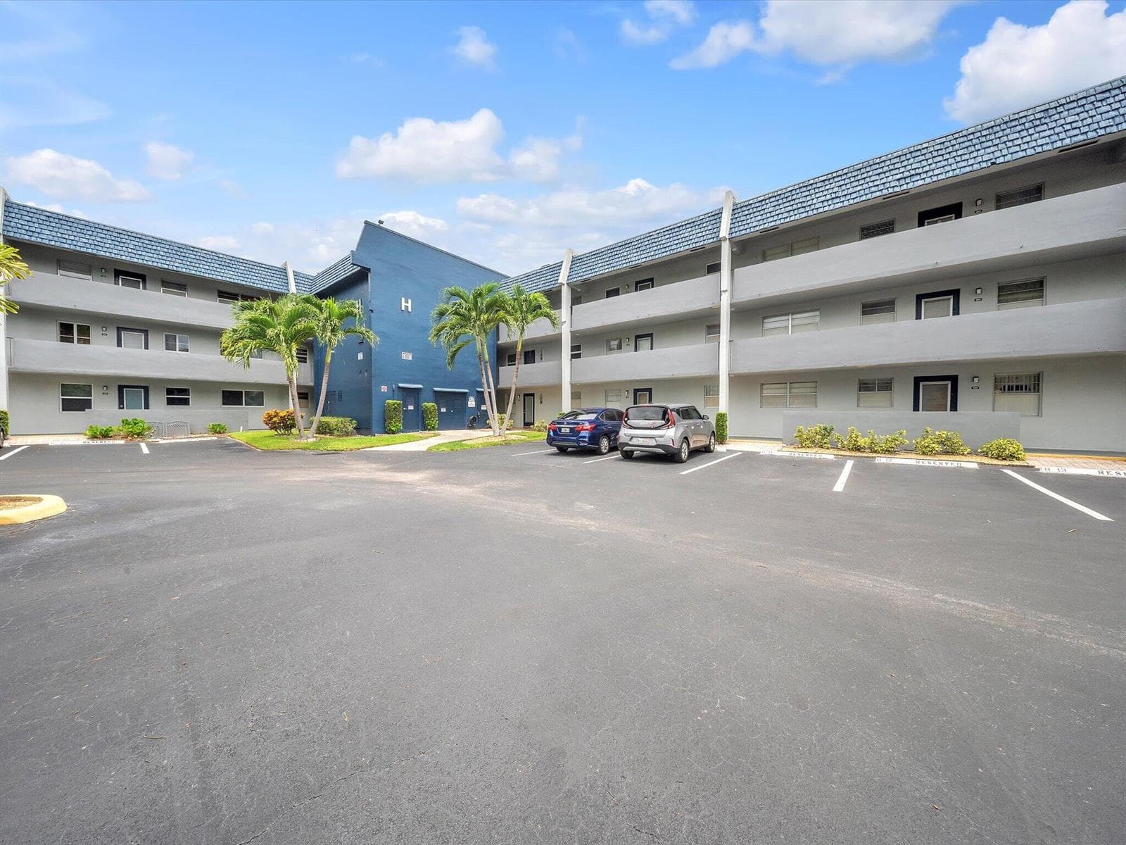 7807 GOLF CIR Drive # 105, Margate FL 33063 photo 4