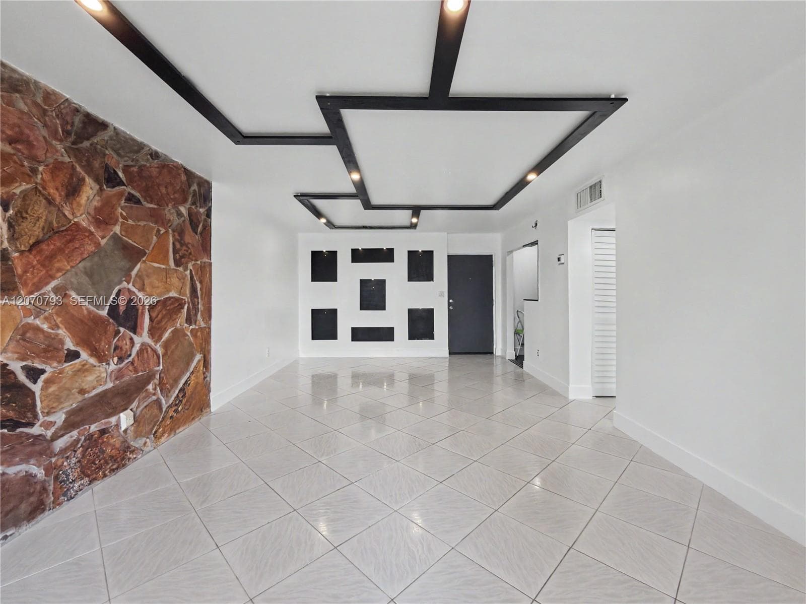 8411 NW 8th St # 102, Miami FL 33126 photo 2