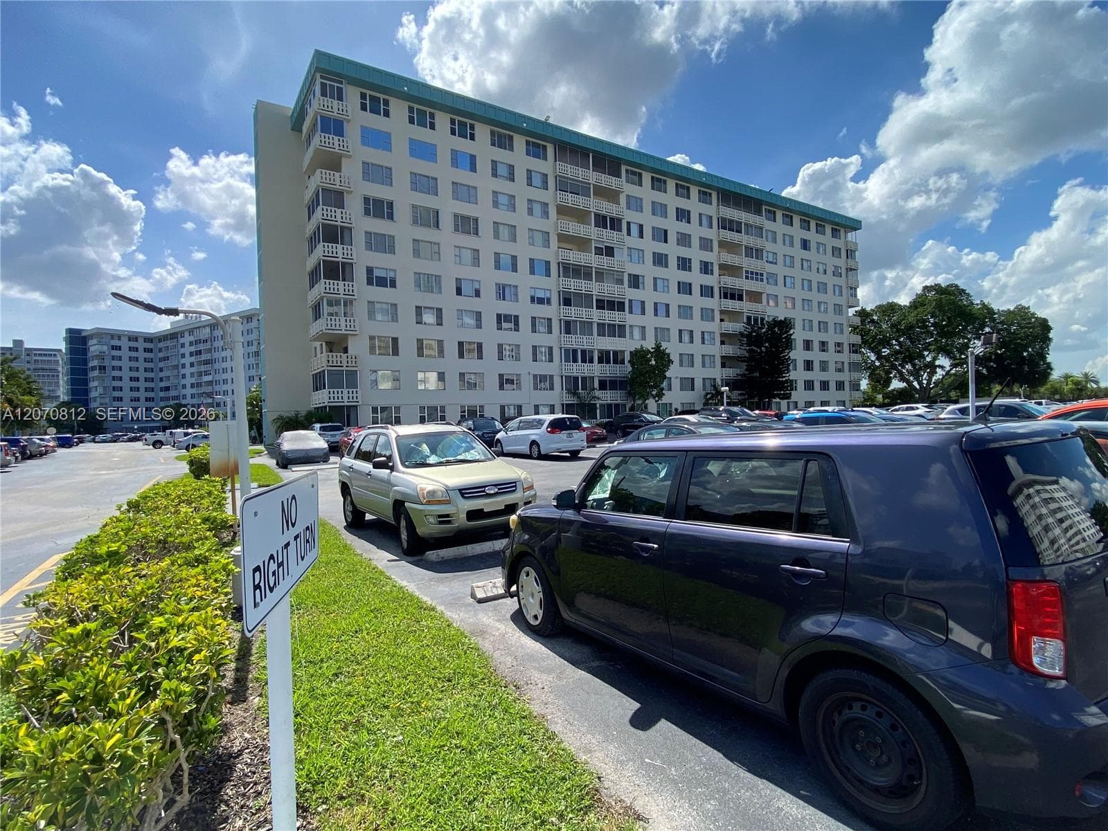 4330 Hillcrest Dr # 1009, Hollywood FL 33021 photo 2