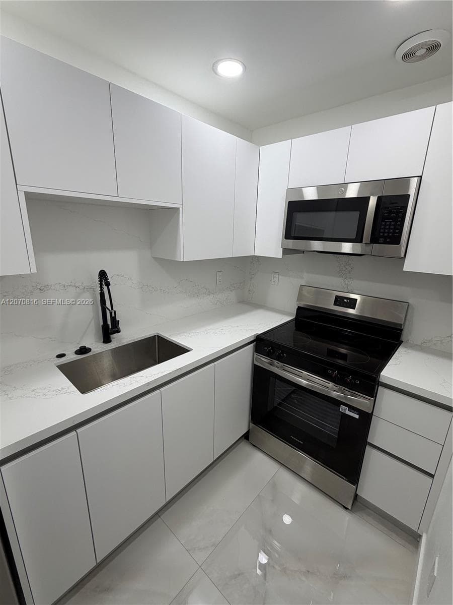 4713 NW 7th St # 1, Miami FL 33126 photo 4