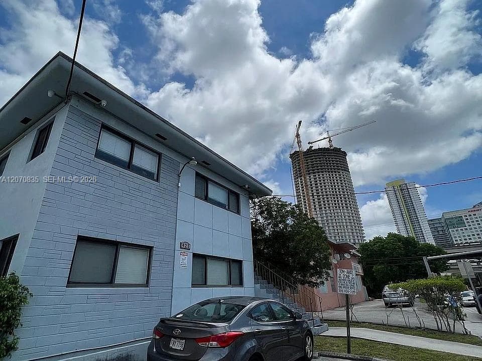 421 SW 6th St # 7, Miami FL 33130