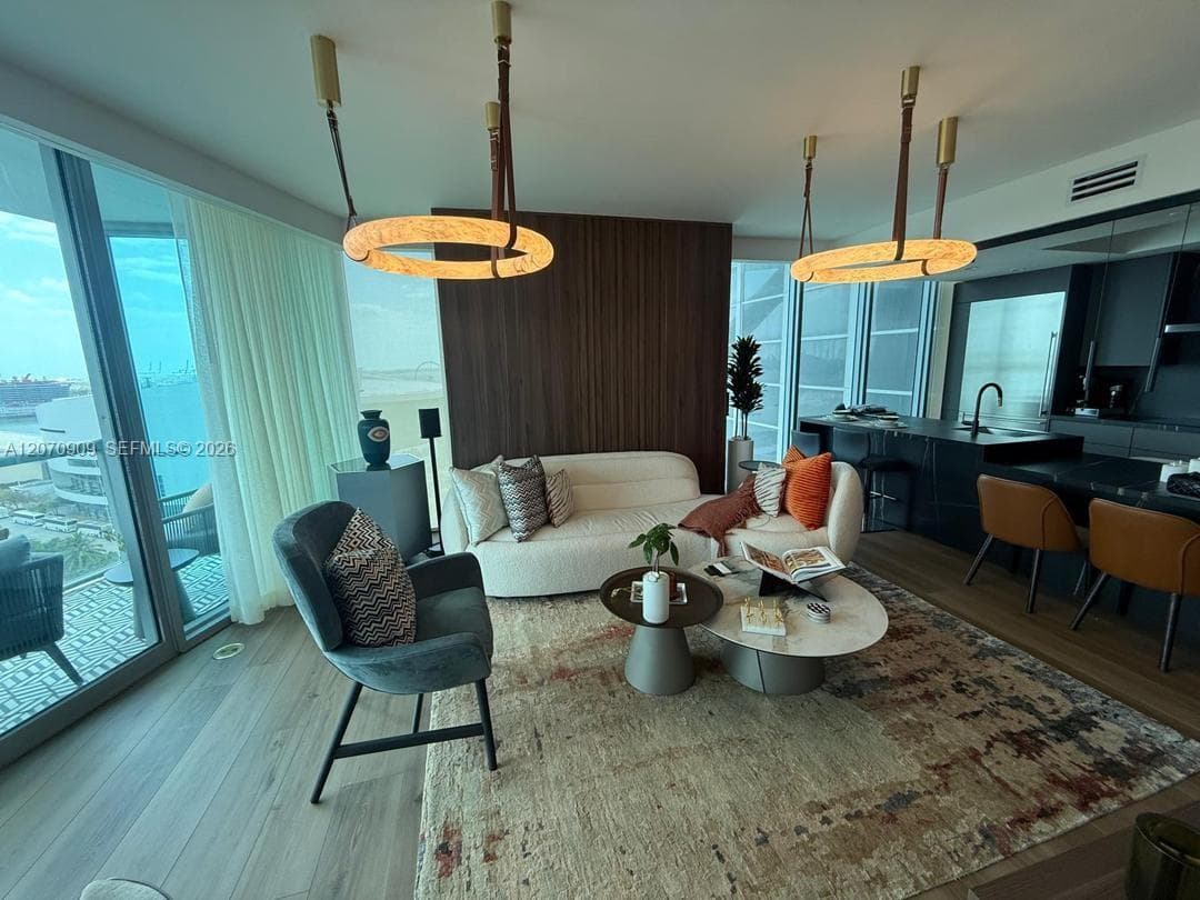 888 Biscayne Blvd # 1509, Miami FL 33132