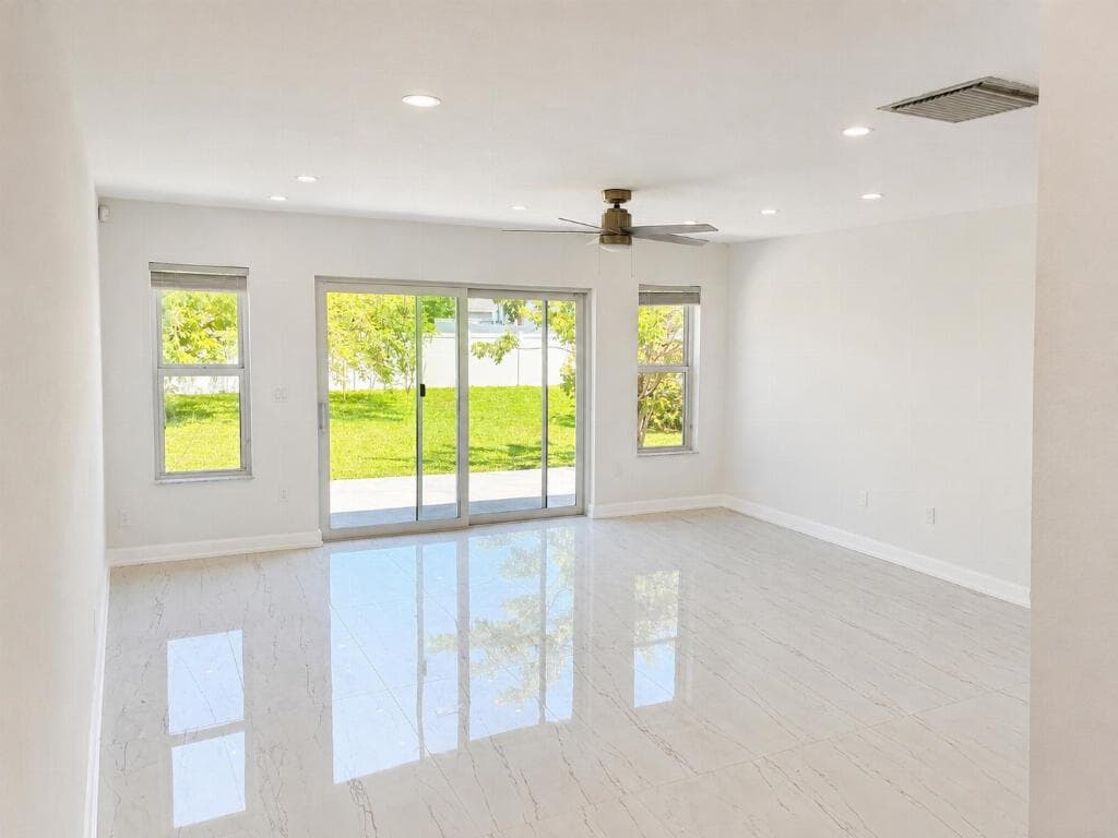 300 NW 17TH Avenue, Pompano Beach FL 33069 photo 4