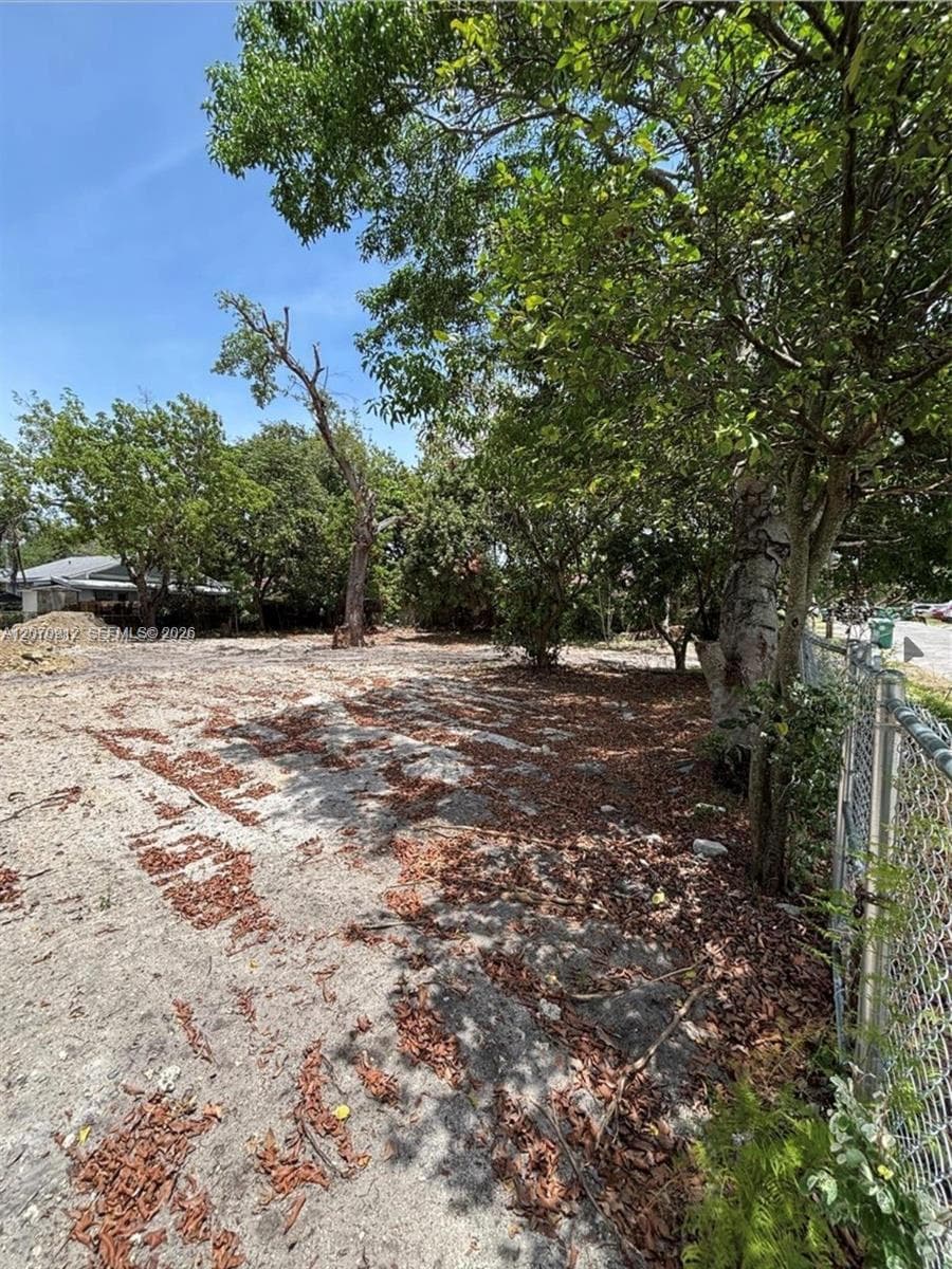 301 NE 58 St, Miami FL 33137 photo 3