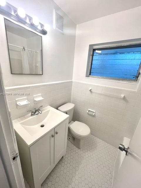 696 NE 85th St # 2, Miami, FL 33138 photo 4